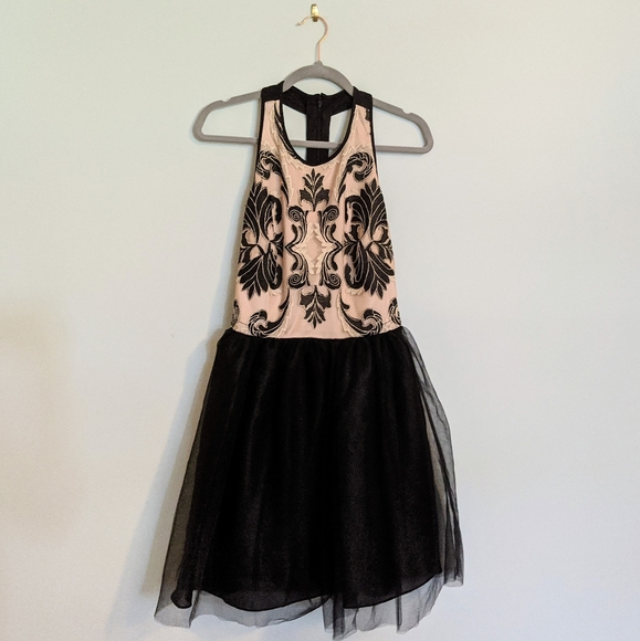 Adrianna Papell Dresses & Skirts - Adrianna Papell Black and Champagne Tulle Dress